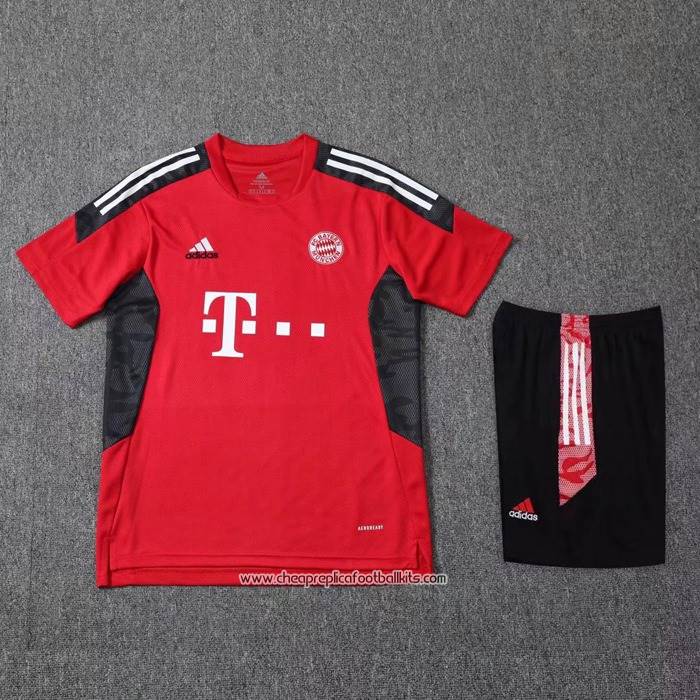 Tracksuit
 Bayern Munich 2022-2023 Short Sleeve
 Red
 - Shorts

